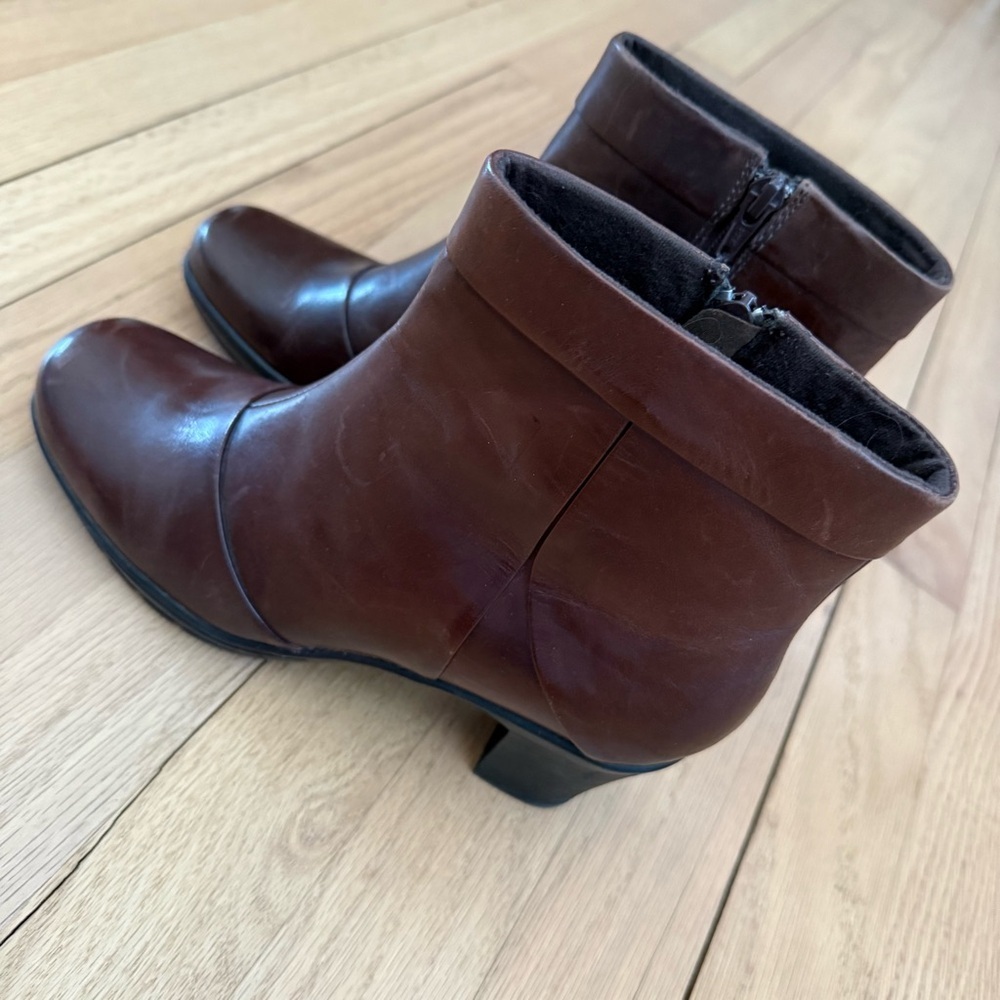 Clark’s Size 8 Dark Brown Leather Ankle Boots - Picture 4 of 8